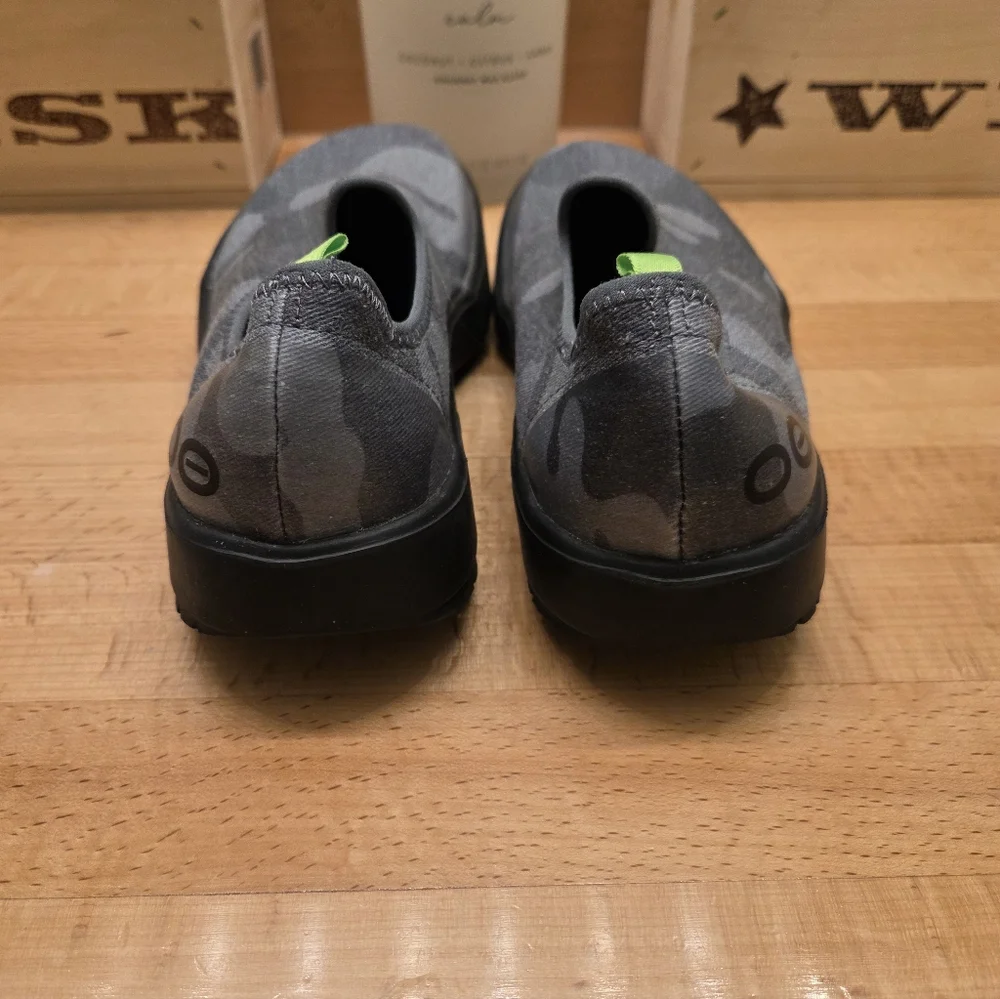 OOFOS OOmg eeZee Low Recovery Shoes Gray Camouflage Womens Size 6